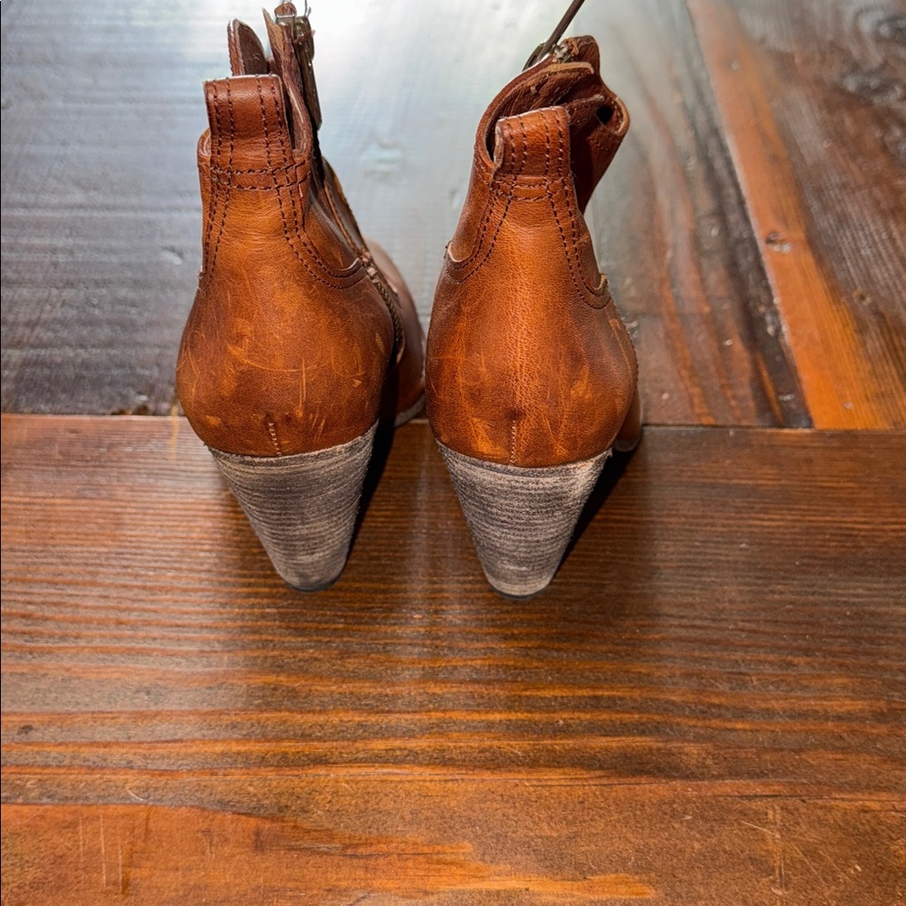 Frye Women’s Booties w/Heal - Picture 5 of 9